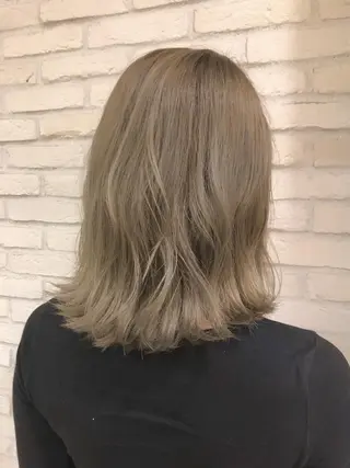 ミディアム カラー 大平 美沙のヘアスタイル