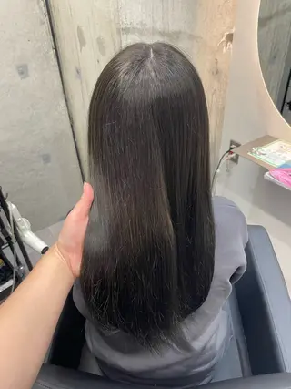 セミロング カラー Mimi🎀ブリーチ なし透明感 Wカラーのヘアスタイル