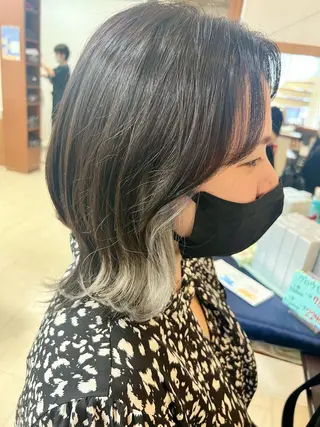 ミディアム カラー 黒崎 美乃里のヘアスタイル
