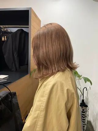 カラー ミルクティー× グレージュMOMOのヘアスタイル