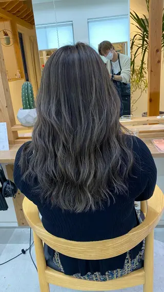 ロング カラー 勝河 怜楊のヘアスタイル