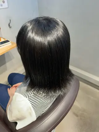 カラー もも ボブ/艶カラーのヘアスタイル