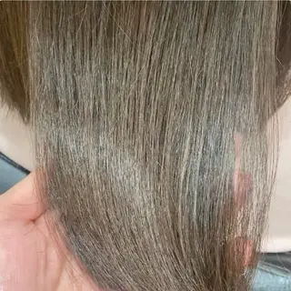 セミロング カラー KON|ごまかさない 艶。酸熱×精密カットのヘアスタイル