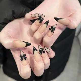 ネイル AIKO🐈⬛⭐︎ 大阪/y2k/個性派のネイルデザイン