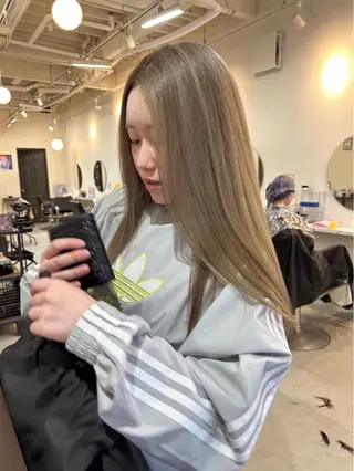 ロング カラー LUCK ユナのヘアスタイル