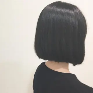 ショート カラー 白浜 サキのヘアスタイル