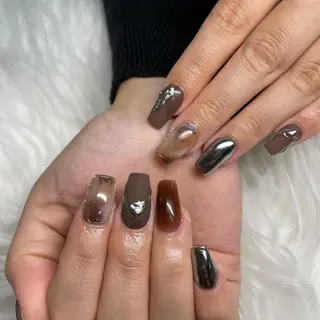 ミディアム ネイル Y. Sのネイルデザイン