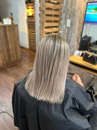 ミディアム カラー Luzir⭐︎ GEN⭐︎のヘアスタイル