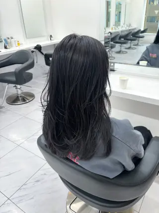 ロング カラー 抜け感レイヤー︴ ニュアンスカラーのヘアスタイル