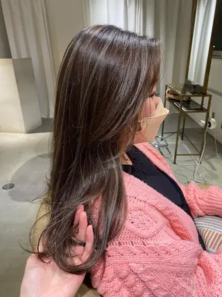 ロング カラー 聖 来のヘアスタイル