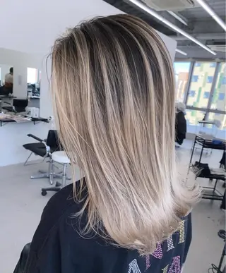 セミロング カラー ブリーチ 透明感HIDEのヘアスタイル