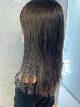 セミロング カラー 梅本 有希のヘアスタイル