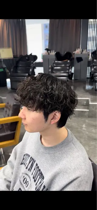 パーマ メンズ 梅田/センターパート 山下学偉のヘアスタイル