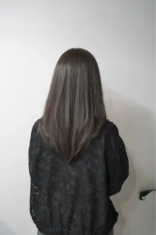 セミロング カラー グレージュ🩶透明感 カラー🫧みらいのヘアスタイル