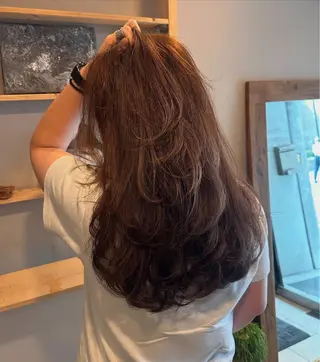 ロング カラー 金ウンス 髪質改善カラーのヘアスタイル