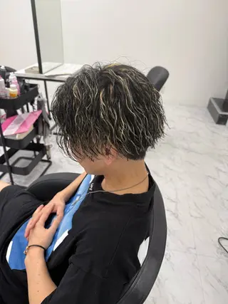 ショート カラー パーマ メンズ 韓国ヘア 野々山 ゆうとのヘアスタイル