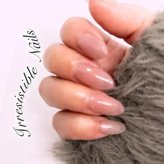セミロング イレジスティブル ネイルズのネイルデザイン
