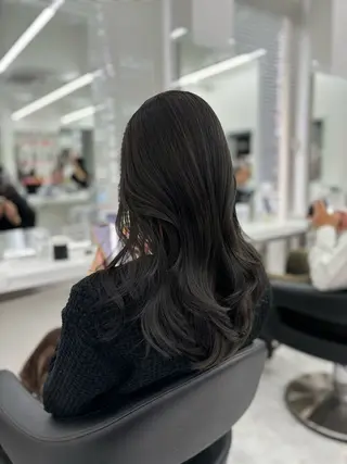 セミロング カラー 抜け感レイヤー︴ ニュアンスカラーのヘアスタイル