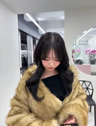ロング カラー 抜け感レイヤー︴ ニュアンスカラーのヘアスタイル