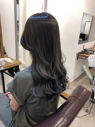 ロング カラー 桃木 杏奈のヘアスタイル