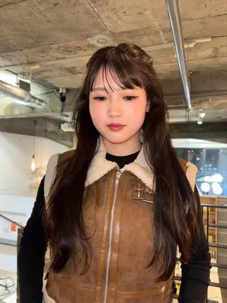 ロング カラー ヘアアレンジ 井田 雛のヘアスタイル