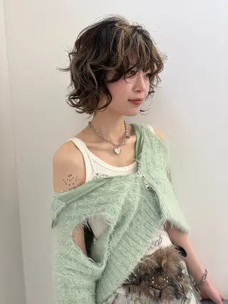 ミディアム ヨシノ マナウのヘアスタイル
