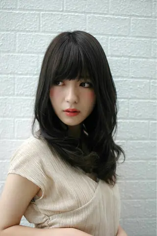 セミロング カラー CALMHAIR 五十實淳のヘアスタイル