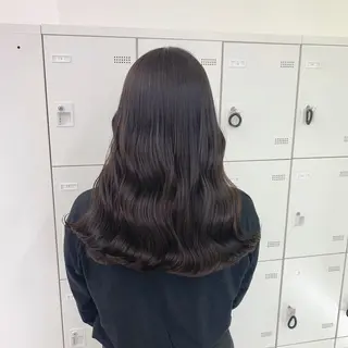 セミロング カラー ヘアアレンジ 🪞official THREE 横浜🎀のヘアスタイル