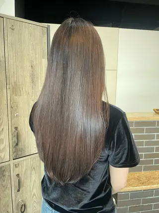 ロング 新岡 萌乃のヘアスタイル