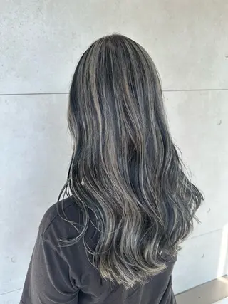 ロング カラー 赤津 唯のヘアスタイル
