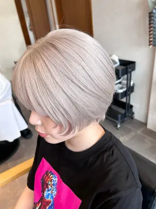 ショート カラー 井手 孔介のヘアスタイル