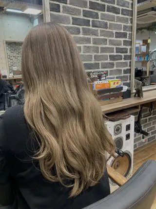 ロング カラー 加茂野 緑のヘアスタイル
