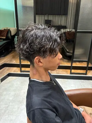 ショート パーマ 髙橋 怜司のヘアスタイル