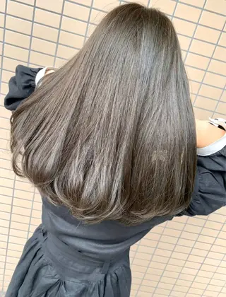 ロング 透明感♡グレージュ ♡ミルクティー♡のヘアスタイル