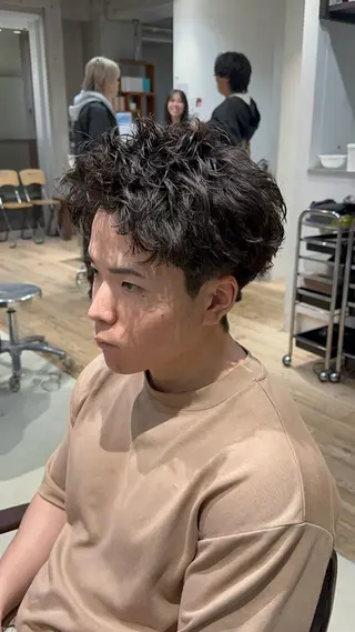 パーマ メンズ fifth原宿 宮部蓮のヘアスタイル