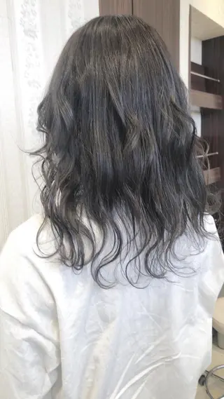 カラー 絹川 琴美のヘアスタイル