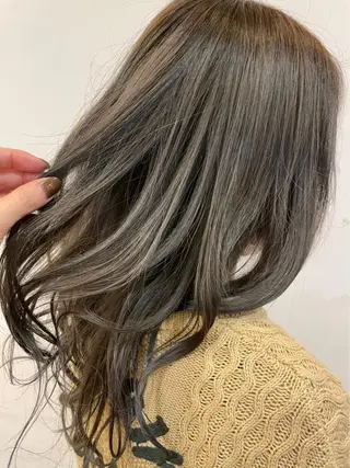 セミロング 山田 まどかのヘアスタイル