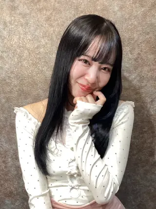 ロング グラスヘアー石垣 渕 七海のヘアスタイル