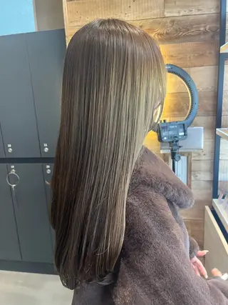 ロング 志賀 楓のヘアスタイル