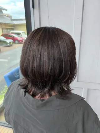 ミディアム カラー ツキダテ ユイのヘアスタイル