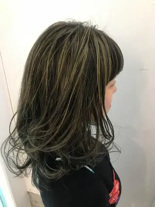 カラー 💓パーマ，💗 レイヤーカットのヘアスタイル