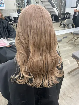 ミディアム カラー インナーカラー 推し ブリーチ 髪質改善のヘアスタイル