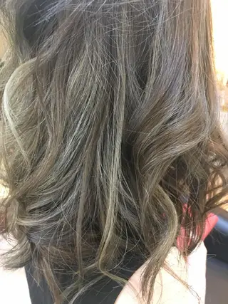 セミロング カラー 鶴見 和美のヘアスタイル