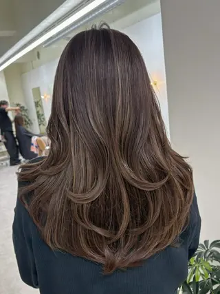 ロング カラー 新實 ゆりあのヘアスタイル