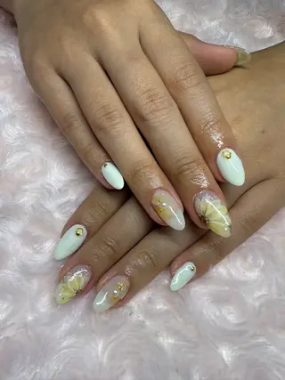 ネイル Mhauoli NAGISA🌺のネイルデザイン