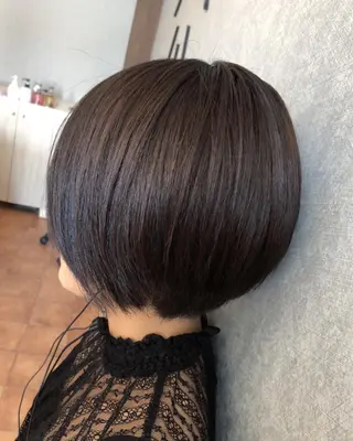 ショート カラー 白井 つづりのヘアスタイル