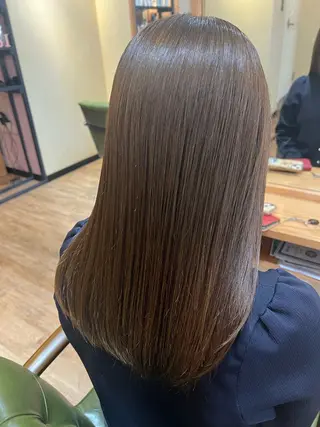 セミロング カラー TAI透明カラー 柔らかい縮毛矯正のヘアスタイル