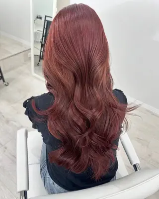 セミロング カラー みのりハイトーン デザインカラーのヘアスタイル