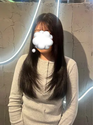 ロング カラー 窪木 里紗のヘアスタイル