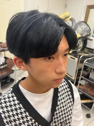 ショート レイヤーカット 小飯田　武斗のヘアスタイル